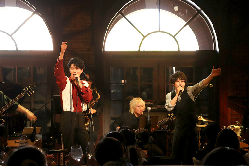 画像ギャラリー No.017のサムネイル画像 / ESバンドの熱い演奏! 阿座上洋平さん&豊島修平さんもゲストで登場! 「あんスタ!!」名曲をバンド生演奏で届ける「ENSEMBLE STARS!! BAND LIVE」レポート