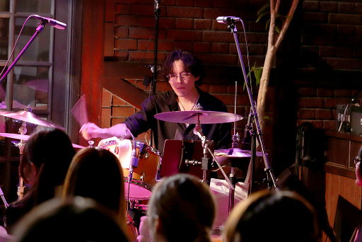 画像ギャラリー No.020のサムネイル画像 / ESバンドの熱い演奏! 阿座上洋平さん&豊島修平さんもゲストで登場! 「あんスタ!!」名曲をバンド生演奏で届ける「ENSEMBLE STARS!! BAND LIVE」レポート