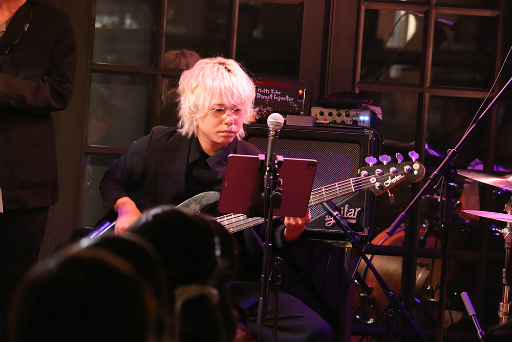 画像ギャラリー No.021のサムネイル画像 / ESバンドの熱い演奏! 阿座上洋平さん&豊島修平さんもゲストで登場! 「あんスタ!!」名曲をバンド生演奏で届ける「ENSEMBLE STARS!! BAND LIVE」レポート