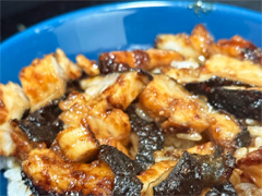 ��METAL GEAR SOLID ��: SNAKE EATER�� �˽ФƤ�������Υĥ��Υ����⤦�ޤ����⤷��ʤ�����ʪ�򿩤٤롣���Υ���ܥ��ե���Menu 080