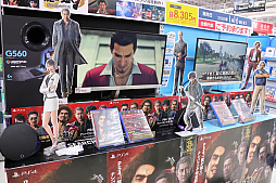 画像ギャラリー No.003のサムネイル画像 / 「龍が如く7 光と闇の行方」店頭体験会&サイン会をレポート。名越稔洋氏と横山昌義氏がシリーズ特有の熱い感動体験とRPG要素の相性のよさをアピール