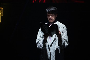 画像ギャラリー No.014のサムネイル画像 / 「ブラスタ」6周年記念「BLACK PARTY」レポート。まさにスターレスのショーそのもの! 極上の歌と芝居とパフォーマンスで彩った2日間