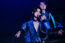 画像ギャラリー No.025のサムネイル画像 / 「ブラスタ」6周年記念「BLACK PARTY」レポート。まさにスターレスのショーそのもの! 極上の歌と芝居とパフォーマンスで彩った2日間