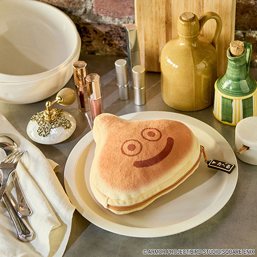 画像ギャラリー No.001のサムネイル画像 / 「ドラクエ」スライムパンケーキを再現したもちもちポーチが登場。スクウェア・エニックスe-STOREで予約受付中,6月28日に発売予定