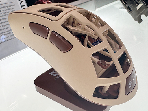 画像ギャラリー No.003のサムネイル画像 / ゲームで熱くなった手を静かに冷やせる? Noctua製クーラーを内蔵したゲーマー向けマウスがCOMPUTEX 2025で登場