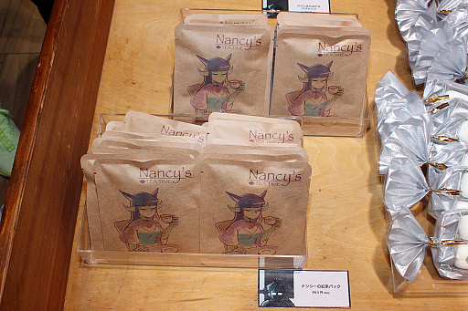 画像ギャラリー No.010のサムネイル画像 / 「メグとばけもの」POP UP SHOP内覧会レポート。池袋PARCO本館に“魔界のお祭り会場”が! イベント用の描き下ろしイラストのグッズも多数