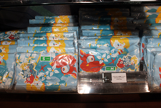 画像ギャラリー No.015のサムネイル画像 / 「メグとばけもの」POP UP SHOP内覧会レポート。池袋PARCO本館に“魔界のお祭り会場”が! イベント用の描き下ろしイラストのグッズも多数