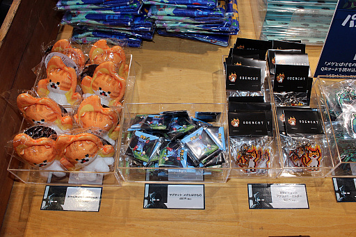 画像ギャラリー No.016のサムネイル画像 / 「メグとばけもの」POP UP SHOP内覧会レポート。池袋PARCO本館に“魔界のお祭り会場”が! イベント用の描き下ろしイラストのグッズも多数