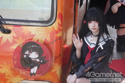 画像ギャラリー No.015のサムネイル画像 / 「鳴潮」と京阪電車のコラボによるラッピング電車が運行。特別車掌に就任した千咲の着ぐるみも登場した,セレモニーの模様をレポート