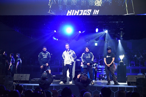 ���������꡼ No.022�Υ���ͥ������ / �֥��ץ��󥫥å�11�׷辡����ݡ��ȡ������꤬����ο���Blaz������Ǥ��ݤ����֥��ȥ꡼�ȥե�������6�������Ƕ��κ¤˵���