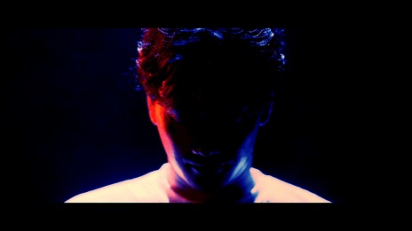 画像ギャラリー No.005のサムネイル画像 / “実直”のYAS選手,プロeスポーツチーム「REJECT」加入へ。発表PVではウメハラ選手からハチマキを渡されるシーンも