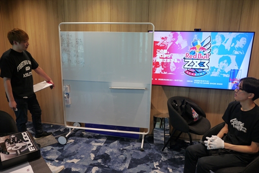 画像ギャラリー No.019のサムネイル画像 / 「ストリートファイター6」のプロゲーマーが講師となり,次世代を担う生徒を導く。「Red Bull 283 Academy」合宿レポート