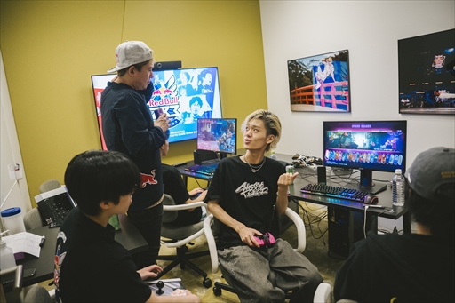 画像ギャラリー No.028のサムネイル画像 / 「ストリートファイター6」のプロゲーマーが講師となり,次世代を担う生徒を導く。「Red Bull 283 Academy」合宿レポート