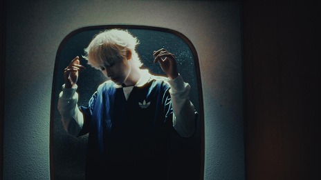 画像ギャラリー No.006のサムネイル画像 / 「餓狼伝説 City of the Wolves」×中国のアーティストAK刘彰とのコラボMVを公開。描き下ろし楽曲「Rev」を披露