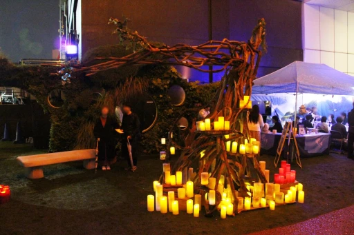 画像ギャラリー No.003のサムネイル画像 / 東京タワーのキャンドルイベントに「Sky 星を紡ぐ子どもたち」が出展。無数のキャンドルが灯る中,作中楽曲のライブパフォーマンスが響きわたる