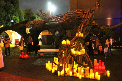 画像ギャラリー No.004のサムネイル画像 / 東京タワーのキャンドルイベントに「Sky 星を紡ぐ子どもたち」が出展。無数のキャンドルが灯る中,作中楽曲のライブパフォーマンスが響きわたる