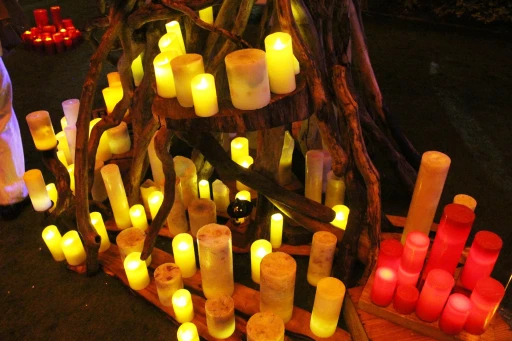 画像ギャラリー No.005のサムネイル画像 / 東京タワーのキャンドルイベントに「Sky 星を紡ぐ子どもたち」が出展。無数のキャンドルが灯る中,作中楽曲のライブパフォーマンスが響きわたる