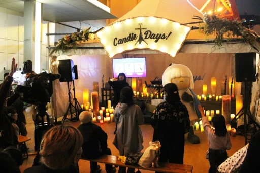 画像ギャラリー No.013のサムネイル画像 / 東京タワーのキャンドルイベントに「Sky 星を紡ぐ子どもたち」が出展。無数のキャンドルが灯る中,作中楽曲のライブパフォーマンスが響きわたる