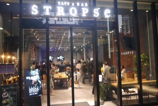 ���������꡼ No.018�Υ���ͥ������ / �Υץ쥤��ݡϡ�METAL GEAR SOLID ��: SNAKE EATER�פ�����������ե��å����ȿ����ʥץ쥤��������ˤ�ꡤ���꡼���λϤޤ������