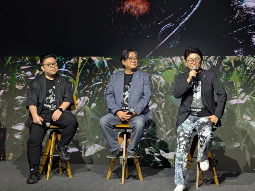 ���������꡼ No.003�Υ���ͥ������ / �Υ��󥿥ӥ塼�ϡ�METAL GEAR SOLID ��: SNAKE EATER�פϽ��ƿ����֥᥿�륮���פȤ��ơ��ꥹ�ڥ��Ȥ򶻤˳�ȯ��ʤ�Ƥ���