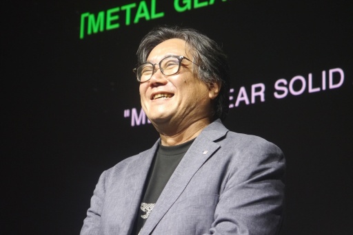 ���������꡼ No.004�Υ���ͥ������ / �Υ��󥿥ӥ塼�ϡ�METAL GEAR SOLID ��: SNAKE EATER�פϽ��ƿ����֥᥿�륮���פȤ��ơ��ꥹ�ڥ��Ȥ򶻤˳�ȯ��ʤ�Ƥ���