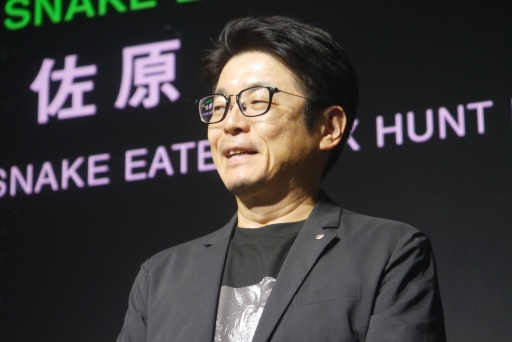 ���������꡼ No.006�Υ���ͥ������ / �Υ��󥿥ӥ塼�ϡ�METAL GEAR SOLID ��: SNAKE EATER�פϽ��ƿ����֥᥿�륮���פȤ��ơ��ꥹ�ڥ��Ȥ򶻤˳�ȯ��ʤ�Ƥ���