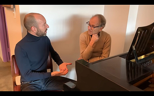 画像ギャラリー No.006のサムネイル画像 / 名作「カラテカ」の制作秘話を語るインタラクティブドキュメンタリーのコレクターズエディションが,Apple IIのフロッピーディスクドライブ型のボックスに入って発売