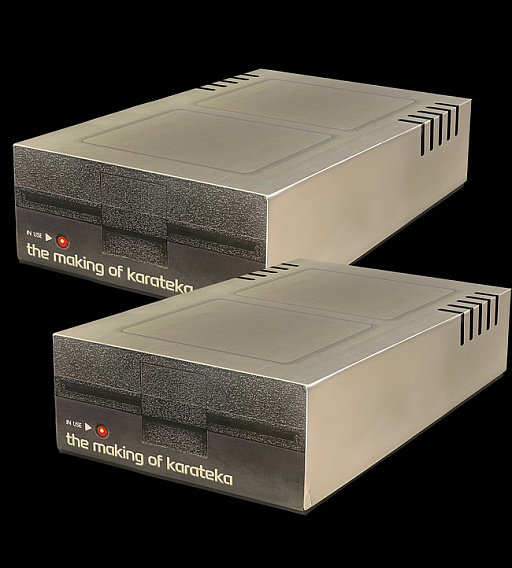 画像ギャラリー No.009のサムネイル画像 / 名作「カラテカ」の制作秘話を語るインタラクティブドキュメンタリーのコレクターズエディションが,Apple IIのフロッピーディスクドライブ型のボックスに入って発売