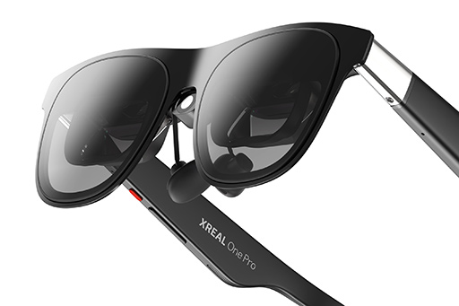 画像ギャラリー No.004のサムネイル画像 / サングラス型ディスプレイ「XREAL One」専用小型カメラ「XREAL Eye」が6月27日発売。映像を空中に固定する空間ディスプレイを実現
