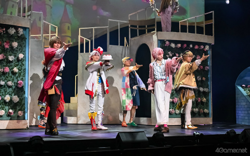 画像ギャラリー No.007のサムネイル画像 / 赤の大陸を彩る全17曲とマジックのような演出。「ミュージカル『フラガリアメモリーズ』〜純真の結い目〜」ゲネプロレポート