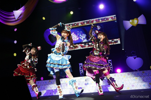 画像ギャラリー No.016のサムネイル画像 / 総勢30名のアイドルが夢の共演! 「ひみつのアイプリ×プリパラ」パワフル&ハートフルなライブをレポート