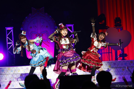 画像ギャラリー No.017のサムネイル画像 / 総勢30名のアイドルが夢の共演! 「ひみつのアイプリ×プリパラ」パワフル&ハートフルなライブをレポート