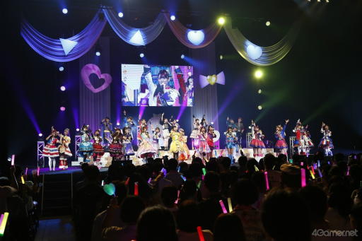 画像ギャラリー No.027のサムネイル画像 / 総勢30名のアイドルが夢の共演! 「ひみつのアイプリ×プリパラ」パワフル&ハートフルなライブをレポート