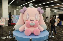 画像ギャラリー No.002のサムネイル画像 / 2m超の特大ムギちゃんやステージイベントで大盛り上がり! 「アイプリワールド2025」をレポート