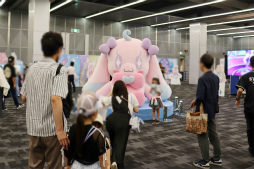 画像ギャラリー No.003のサムネイル画像 / 2m超の特大ムギちゃんやステージイベントで大盛り上がり! 「アイプリワールド2025」をレポート