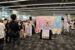 画像ギャラリー No.019のサムネイル画像 / 2m超の特大ムギちゃんやステージイベントで大盛り上がり! 「アイプリワールド2025」をレポート