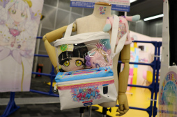 画像ギャラリー No.030のサムネイル画像 / 2m超の特大ムギちゃんやステージイベントで大盛り上がり! 「アイプリワールド2025」をレポート