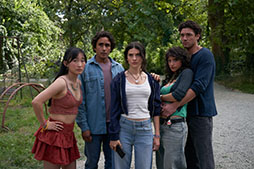 画像ギャラリー No.005のサムネイル画像 / 映画「アンティル・ドーン」,山荘を訪れる主人公クローバーや元カレのマックスら登場キャラの相関図と場面カットが公開に