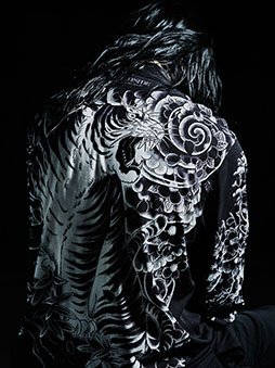 ���������꡼ No.006�Υ���ͥ������ / ��WILDSIDE YOHJI YAMAMOTO�ס�ζ��ǡ�����������ȤΥ������2�Ƥ�4��23����ȯ�䡣���㥱�åȤȥ���Ĥη�6����饤��ʥå�