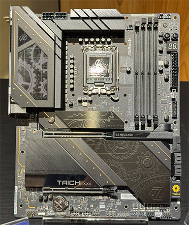 画像ギャラリー No.015のサムネイル画像 / 「Core Ultra 200S」シリーズの性能を引き出すIntel 200S Boostに注目。インテル社長がモンハンに挑戦したイベントをレポート