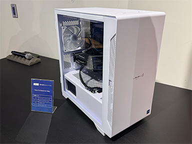 画像ギャラリー No.026のサムネイル画像 / 「Core Ultra 200S」シリーズの性能を引き出すIntel 200S Boostに注目。インテル社長がモンハンに挑戦したイベントをレポート