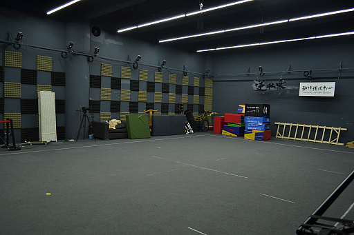 ���������꡼ No.004�Υ���ͥ������ / �Υ��󥿥ӥ塼��¸�ߤ��ʤ��ʤ鼫ʬ�����Ǻ�äƤ��ޤ���������ҡ��������塼������FragPunk�פ���ʻפ��Ǻ��줿��������ä�