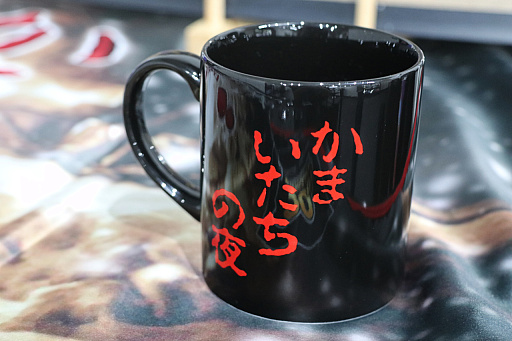 画像ギャラリー No.009のサムネイル画像 / 「かまいたちの夜 POP UP SHOP」内覧会レポ。原田ちあき氏の描き下ろしイラストを使ったTシャツなど30周年を記念した新作グッズがズラリ!