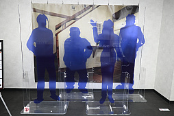 画像ギャラリー No.021のサムネイル画像 / 「かまいたちの夜 POP UP SHOP」内覧会レポ。原田ちあき氏の描き下ろしイラストを使ったTシャツなど30周年を記念した新作グッズがズラリ!