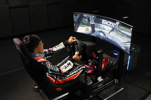 ꡼ No.003Υͥ / Υ󥿥ӥ塼ϡProject Motor Racingפγȯץ˻ů᤬á٥ƥɥ饤С졼Υꥢ