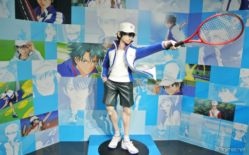 画像ギャラリー No.002のサムネイル画像 / 「手塚ゾーン」黄金像に跡部様の立像も! フォトスポット&等身大パネルで楽しむ「アニメ『テニスの王子様』展」東京会場レポート