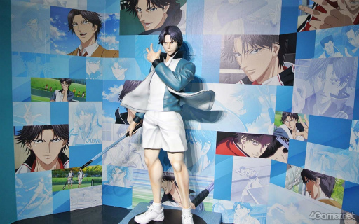画像ギャラリー No.009のサムネイル画像 / 「手塚ゾーン」黄金像に跡部様の立像も! フォトスポット&等身大パネルで楽しむ「アニメ『テニスの王子様』展」東京会場レポート
