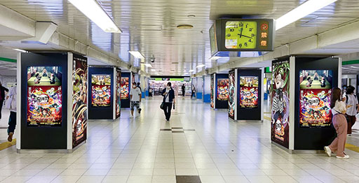 画像ギャラリー No.006のサムネイル画像 / 「鬼滅の刃 ヒノカミ血風譚2」,特別映像をJR新宿駅の東西自由通路にて本日〜8月3日の1週間限定で公開