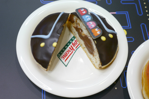 画像ギャラリー No.010のサムネイル画像 / 誕生日を控えたパックマンが,渋谷のドーナツ店で1日店長を務める。「パックマン」×「クリスピー・クリーム・ドーナツ」コラボレポート