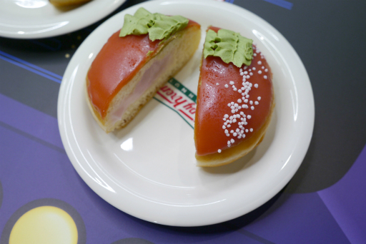 画像ギャラリー No.012のサムネイル画像 / 誕生日を控えたパックマンが,渋谷のドーナツ店で1日店長を務める。「パックマン」×「クリスピー・クリーム・ドーナツ」コラボレポート